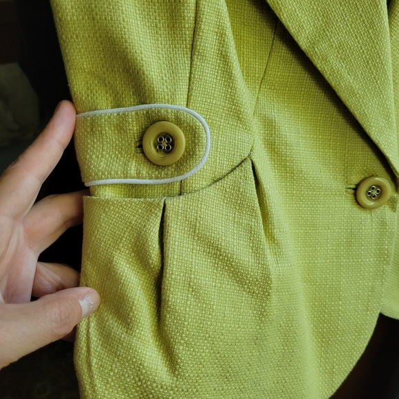 Versatile, pistachio green jacket - Picture 3 of 5